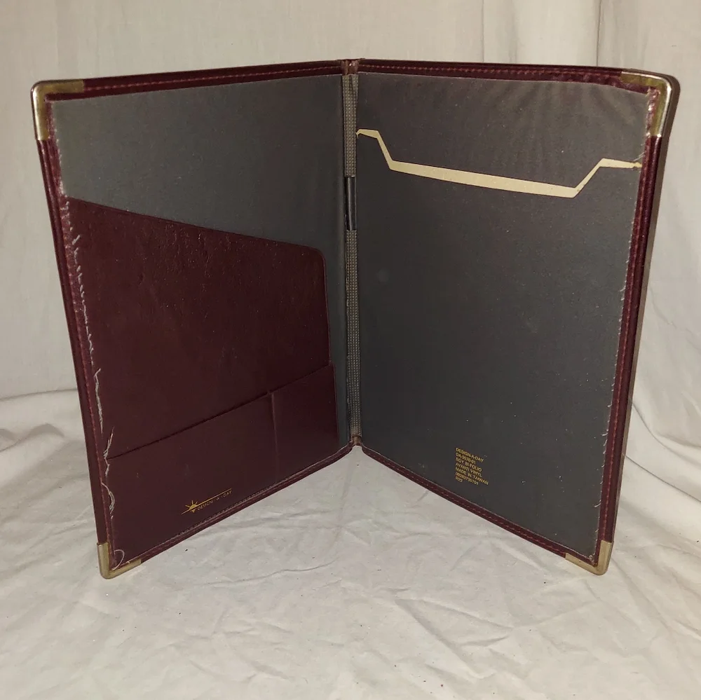 Bi-fold folder